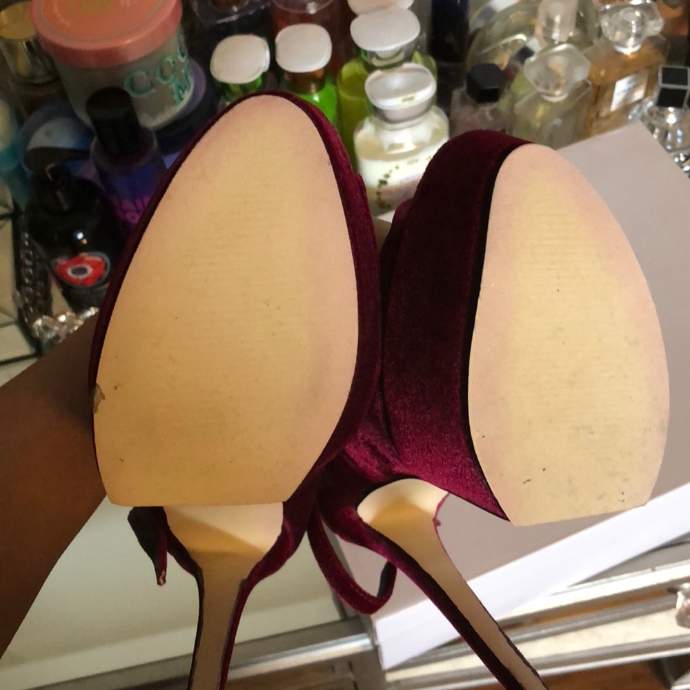 Red velvet stilettos - Picture 3 of 4